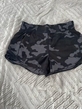 MPG Women's Black & Gray Camo Athletic Shorts